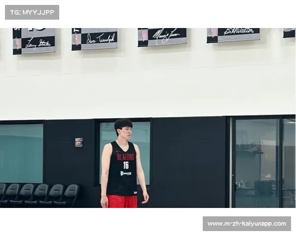 开拓者主帅赞杨瀚森三分能力提升防守空间成为球队新核心